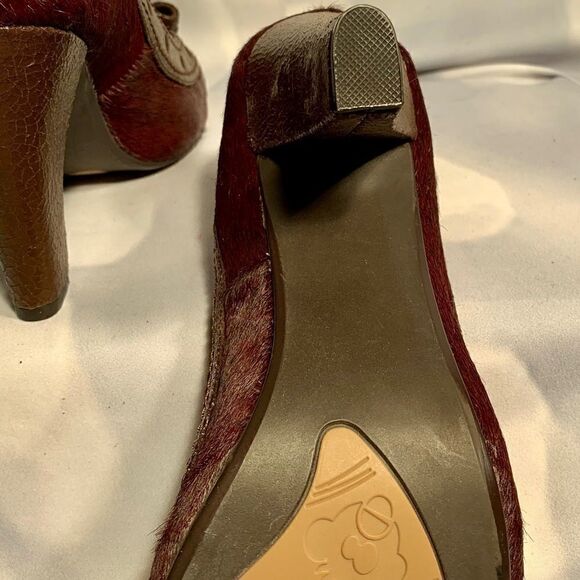 BROWN COW SKIN PUMPS Size 9.5 by NAUGHTY MONKEY - Picture 5 of 5